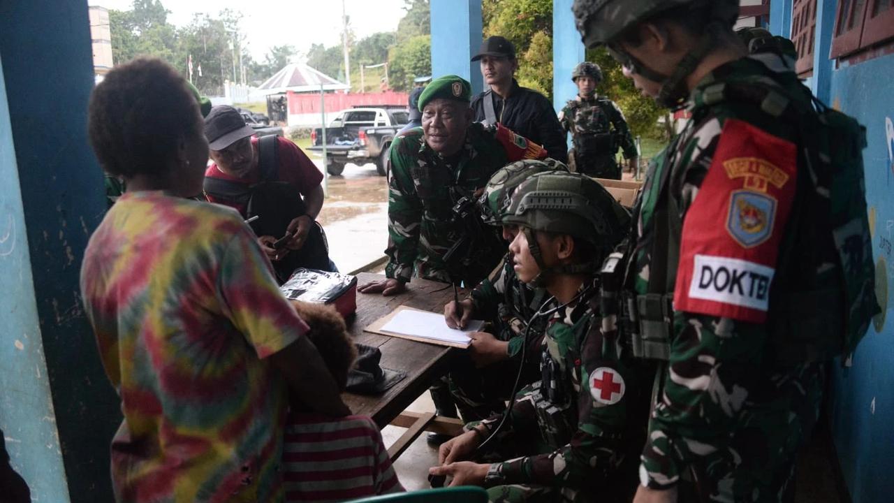 FOTO: Operasi TNI di Papua Tegas dan Humanis Amankan Warga