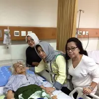 Meinar Loeis saat dirawat di rumah sakit (Facebook/Luciana Darmansyah Wewengkang)