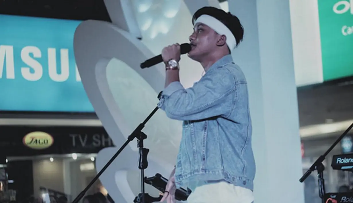 Putra sulung komedian Sule itu, mengaku tak menyangka bisa menjadi salah satu kandidatnya. Selain Rizky penyanyi Indonesia yang juga masuk ada nama Anji, Raisa, Isyana Sarasvati. (Instagram/rizkyfbian)