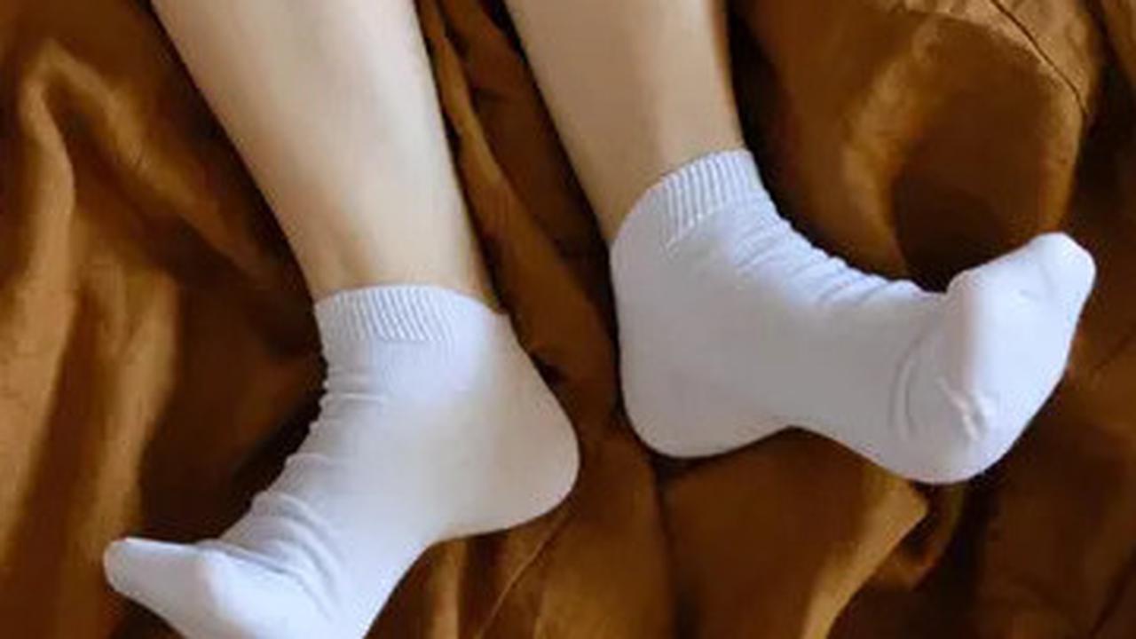 Cara Mudah Bersihkan Kaus Kaki Putih Dekil Hingga Cerah Lagi
