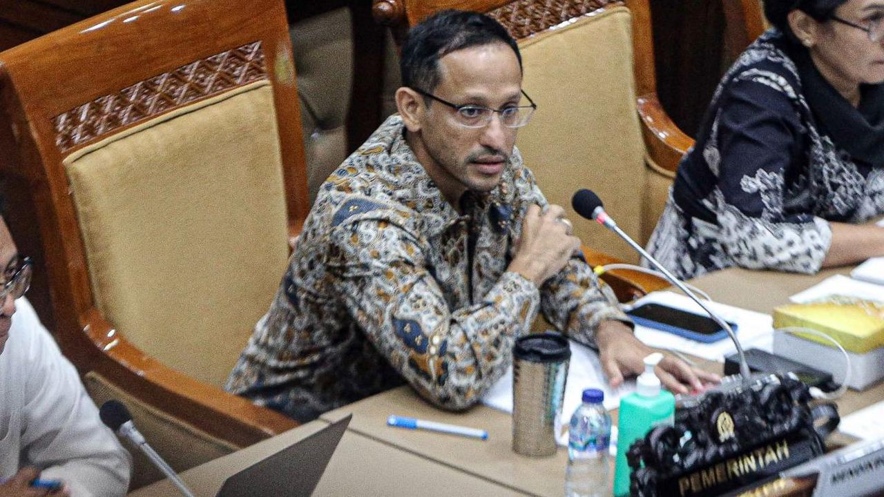 VIDEO: Anggota DPR Ngamuk Tunjuk-Tunjuk Nadiem "Saya Marah Pak Menteri!"