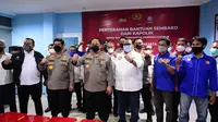 Ribuan paket sembako dari Kapolri Jenderal Listyo Sigit Prabowo kepada buruh yang terdampak pandemi Covid-19