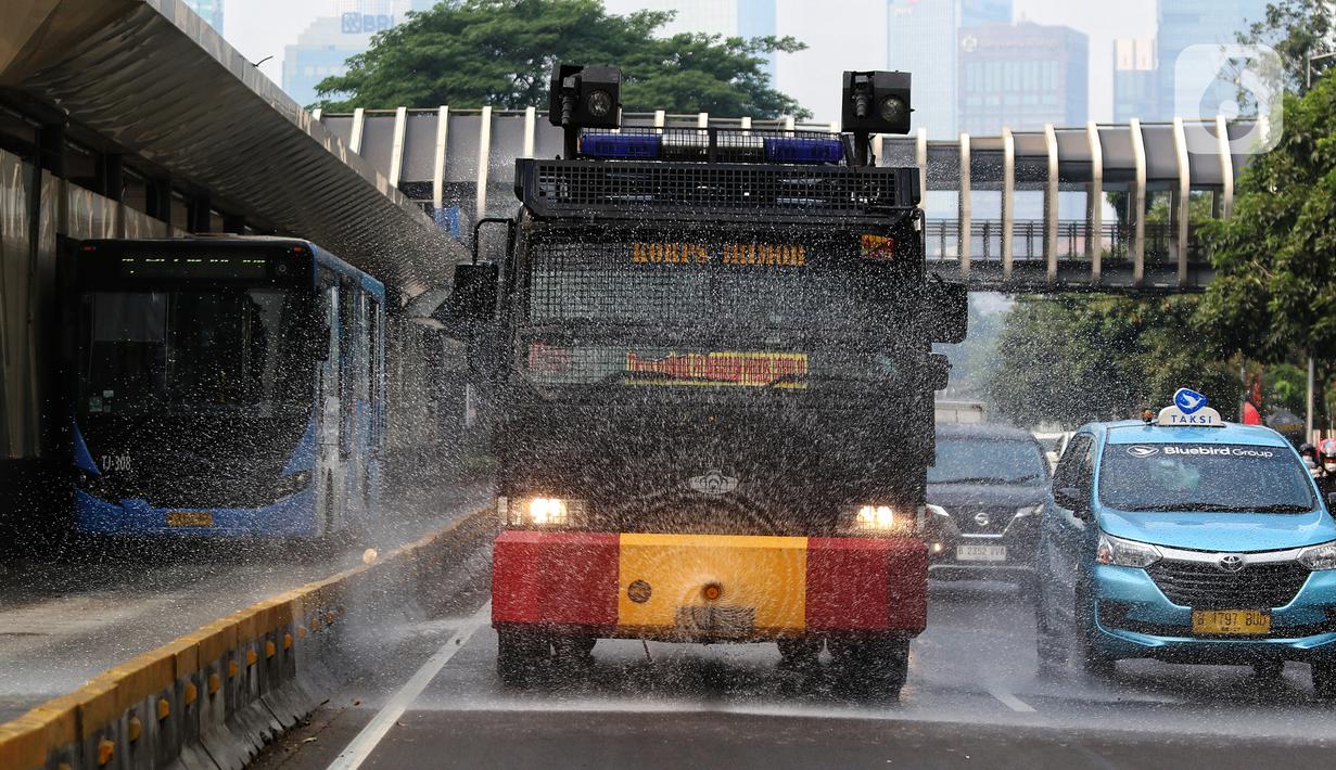 Kegiatan ini diawali dengan apel bersama di Silang Barat Monas. (Liputan6.com/Angga Yuniar)