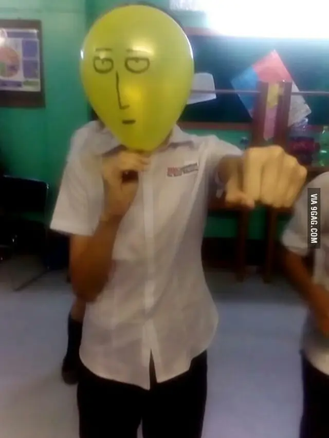 6 Cosplay Low Budget Jadi Saitama One Punch Man Ini Bikin Ngakak