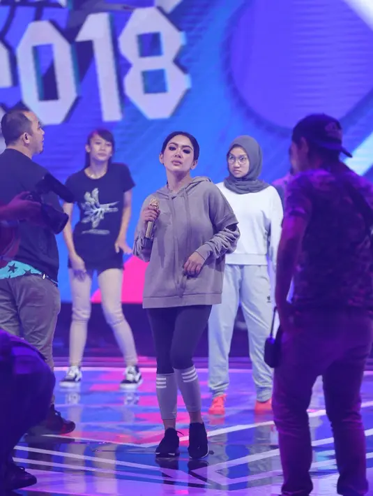 Selain Syahrini malam penghargaan yang ke-15 ini akan dihibur oleh Rossa, Via Vallen, Armada, D’Massiv, Anji, Virgoun, Afgan, Sheryl Sheinafia, Nev+, Jaz, Demian Aditya, dan masih banyak lagi. (Nurwahyunan/Bintang.com)