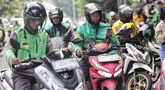 Pengemudi ojek online atau daring saat menunggu calon penumpang di Jakarta, Kamis (3/7/2025). (Liputan6.com/Angga Yuniar)
