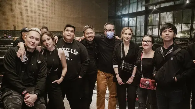 Wajib Swab, Ini 6 Momen Ultah Sara Wijayanto ke-42 Bareng Suami dan Sahabat