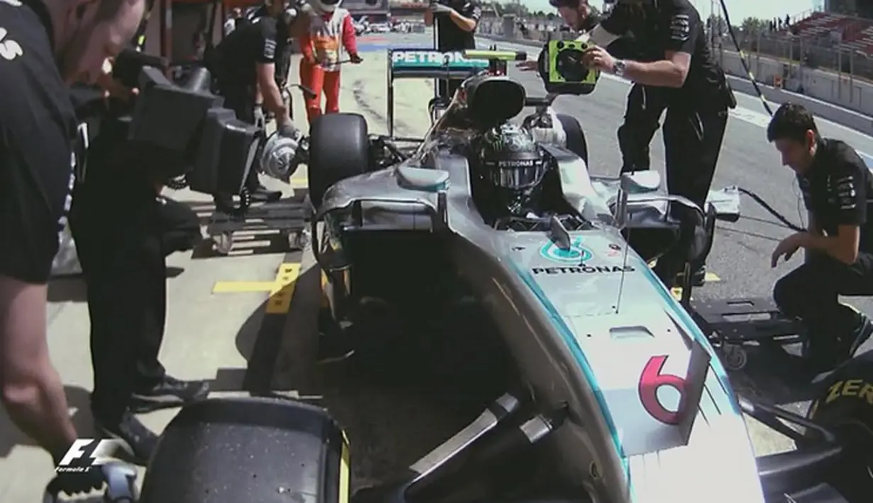 Pebalap Mercedes, Nico Rosberg, menjadi yang tercepat saat latihan bebas ketiga F1 GP Spanyol di Sirkuit Catalunya, Spanyol, Sabtu (14/5/2016). (Bola.com/Twitter/F1)