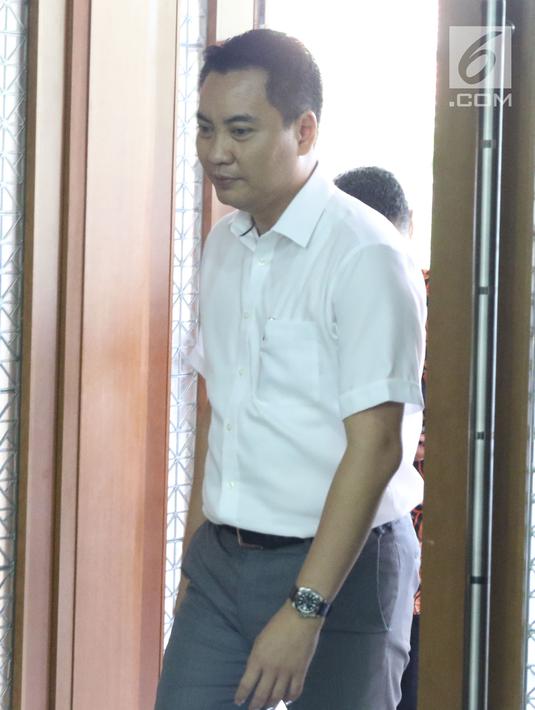 Terdakwa dugaan suap pengadaan satelit monitoring Bakamla, Fayakhun Andriadi bersiap menjalani sidang tuntutan di Pengadilan Tipikor, Jakarta, Rabu (21/11). Fayakhun divonis bersalah dan dihukum delapan tahun penjara. (Liputan6.com/Helmi Fithriansyah)