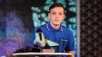Mesut Ozil sebagai Brand Ambassador Concave Indonesia saat jumpa pers di Kemenparekraf, Jakarta Pusat, Rabu (25/05/2022). (Bola.com/Bagaskara Lazuardi)
