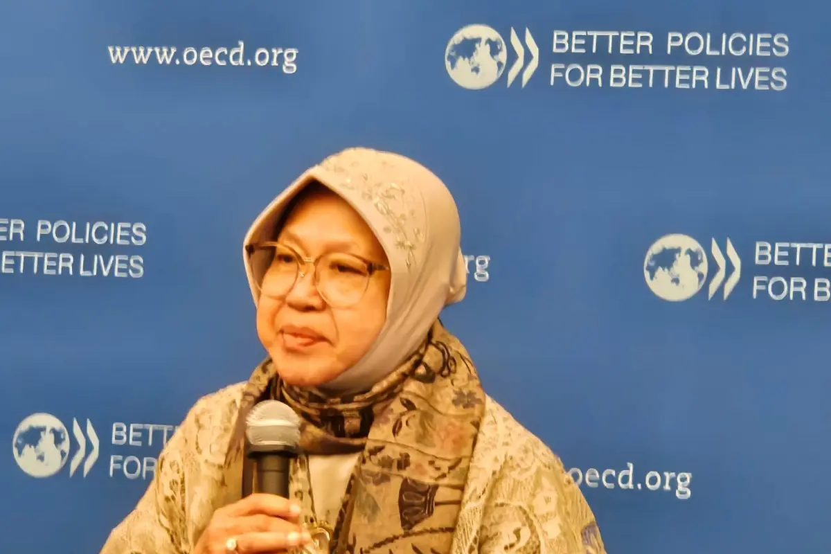 Menteri  Sosial Tri Rismaharini  menjadi pembicara pembuka hari kedua Forum Infrastruktur Organisation for Economic Cooperation and Development (OECD) di Paris Perancis Rabu  (10/4)