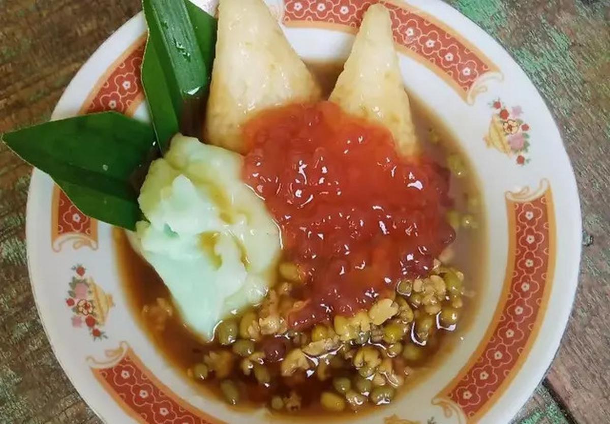 22 Rekomendasi Tempat Makan Enak di Bukittinggi Terbaru 2025, Mudah Dicari &amp; Paling Populer