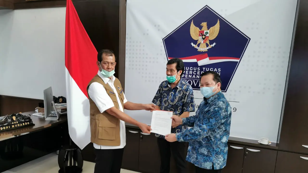 Dexa Medica Donasikan Kelengkapan Media Pasien COVID-19 melalui BNPB