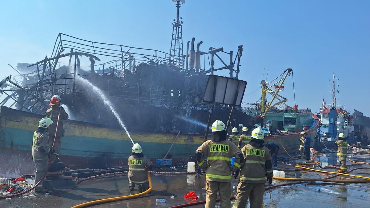4 Kapal Nelayan Terbakar di Muara Baru, Sempat Ada Teriakan
