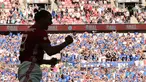 Penyerang Manchester United, Zlatan Ibrahimovic merayakan golnya ke gawang Leicester City pada ajang Community Shield  di Stadion Wembley (7/8/2016) (Reuters/Eddie Keogh)
