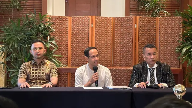 Mantan Menteri Pendidikan, Kebudayaan, Riset dan Teknologi (Mendikbud Ristek) Nadiem Makarim, konferensi pers di kawasan Jakarta Selatan, Selasa (10/6/2025). (Liputan6.com/Nanda Perdana Putra)
