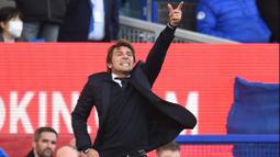 Hanya selang beberapa hari setelah pengangkatannya, ia langsung menemani Tottenham di laga UEFA Conference League. (AFP/Oli Scarff)