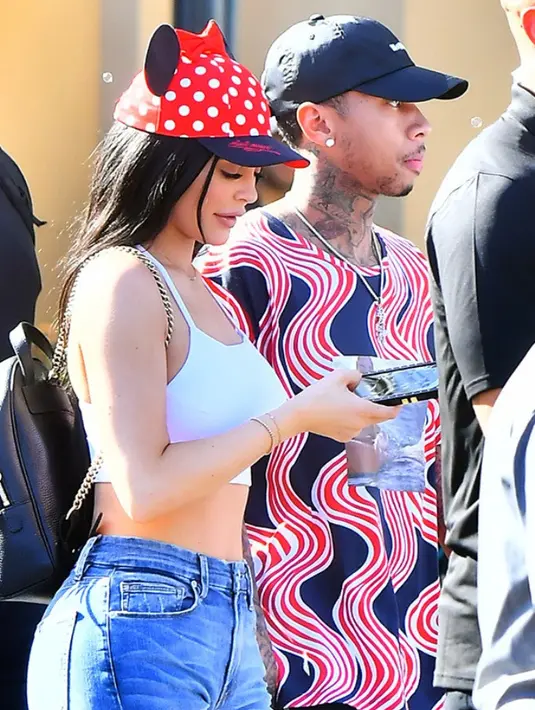 "Tyga menawari Kylie untuk tetap bersamanya di minggu-minggu terakhir kehamilan," ujar seorang sumber seperti yang dilansir dari HollywoodLife. (SplashNews/HollywoodLife)
