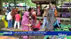 Simak informasi dalam Fokus Pagi (26/12) dengan beberapa topik pilihan sebagai berikut, Longsor Timbun Empat Warga, Puluhan Rumah Hangus Terbakar, Batal Nikah Lantaran Kurang Uang Lamaran, Presiden Jokowi Pantau Misa Natal.