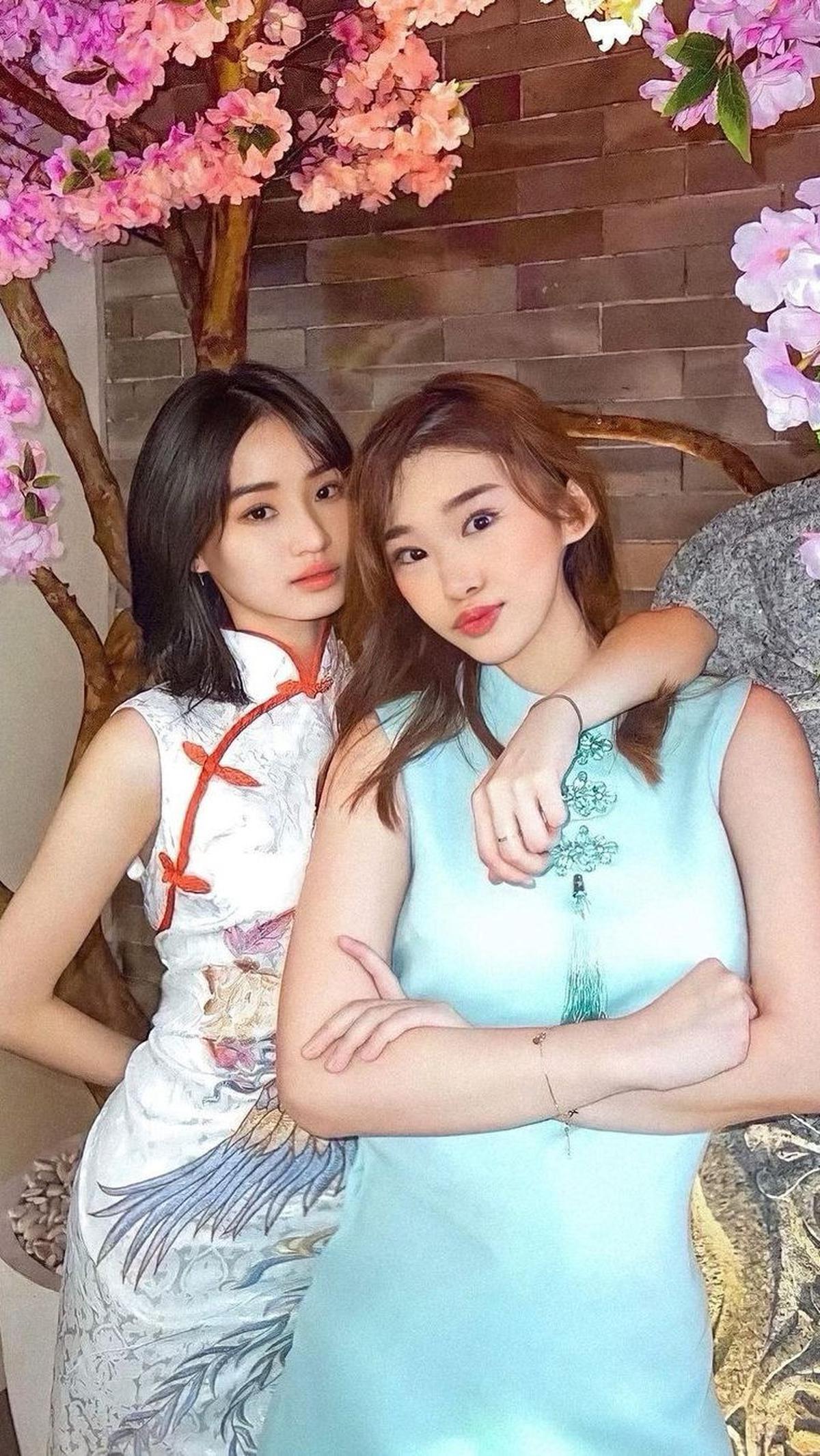 Di dunia hiburan ia diketahui berteman dekat dengan BA sekaligus selebgram Livy Renata.