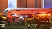 Roda pesawat Delta Airlines meledak dan menyebabkan dua korban jiwa pada Selasa (27/8/2024). (dok. John Spink/Atlanta Journal-Constitution via AP)