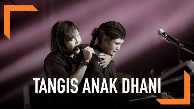 Konser reuni Dewa 19 di Malaysia tetap digelar meski Ahmad Dhani menjalani masa tahanan. Tangis putra sulung dan bungsu Dhani pecah ketika konser berlangsung.