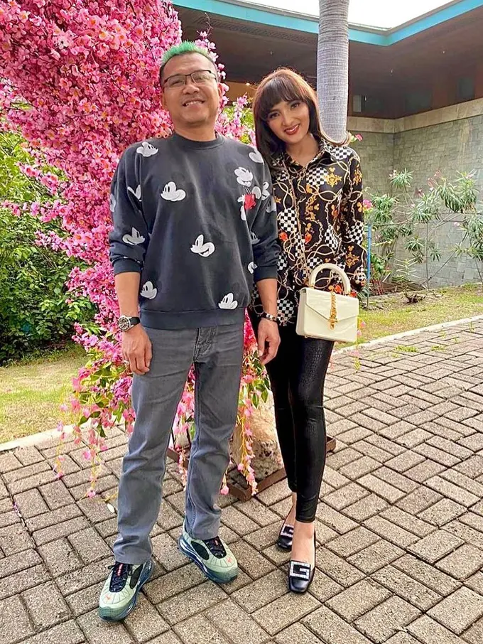 [Fimela] Keluarga Anang Hermansyah dan Ashanty