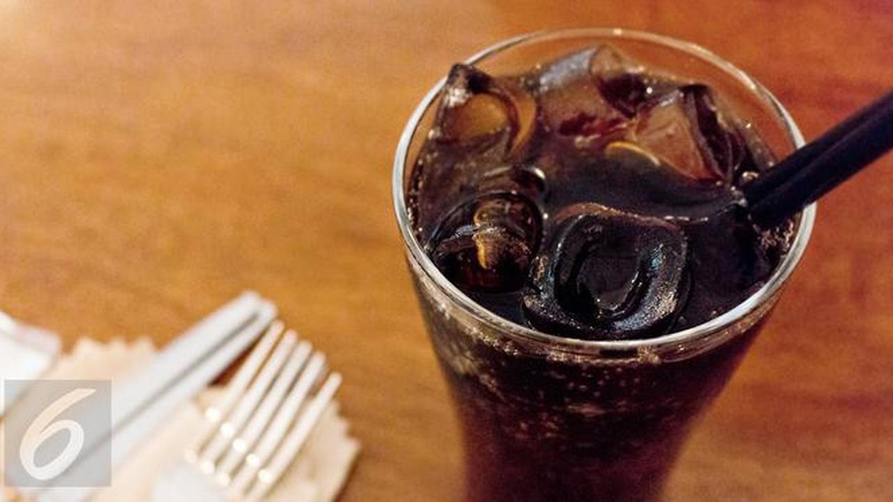Hobi Minum Soda Ternyata Bisa Buat Anda Obesitas?