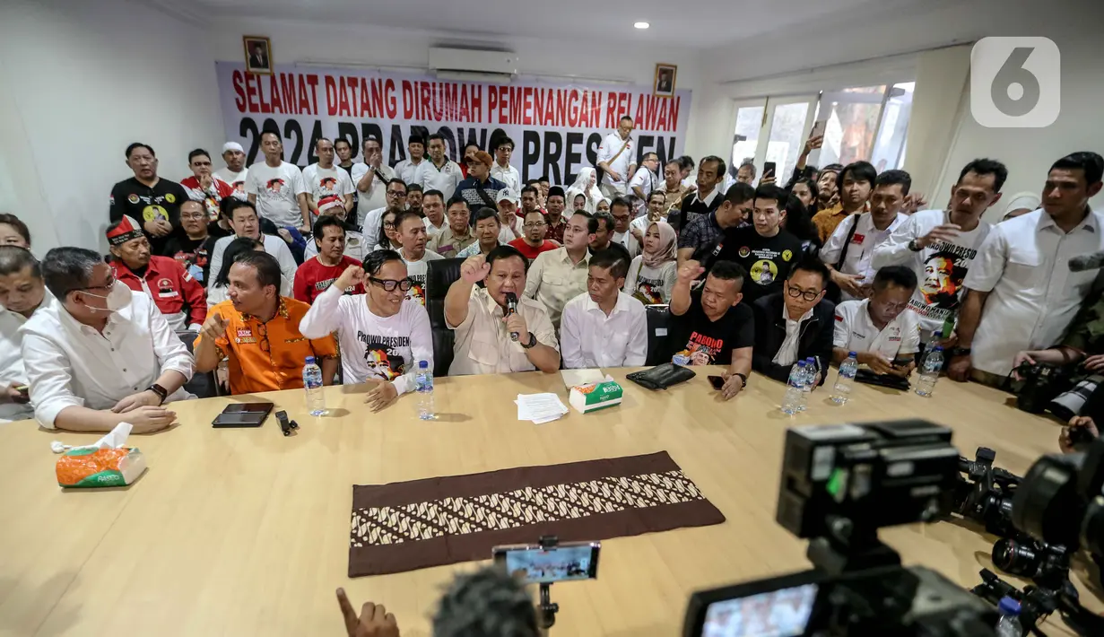 Sebelum Prabowo, hadir terlebih dahulu Wakil Ketua Dewan Pembina Partai Gerindra, Hashim Djojohadikusumo, dan Mochamad Iriawan alias Iwan Bule, dan Eks Bupati Purwakarta Dedi Mulyadi. (Liputan6.com/Faizal Fanani)