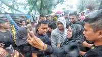 Menyambangi Kota Medan,&nbsp;Gibran menyambangi para pendukungnya yang berkumpul saat car free day di Lapangan Merdeka, Medan, Minggu, 19 November 2023. (Foto:&nbsp;tim media Prabowo-Gibran)