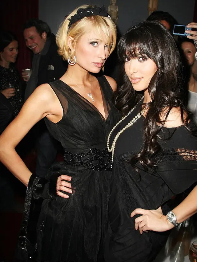 [Bintang] Kim Kardashian dan Paris Hilton