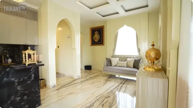 6 Potret Ruang Tamu di Rumah Ustaz Solmed, Lebih dari Satu dengan Desain Berbeda