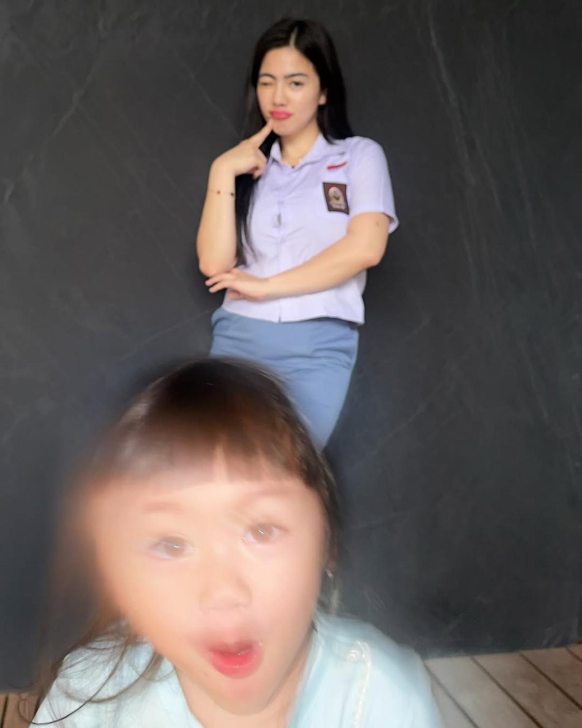 7 Potret Felicya Angelista Pakai Seragam SMA Ikut Bukber Bersama Sahabat, Masih Cocok