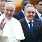 Paus Fransiskus dan Raul Castro (Reuters)
