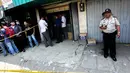 Satuan narkoba Polda Metro Jaya menggerebek gudang sabu di Jalan Biak, Jakarta, Rabu (30/4/14). (Liputan6.com/Faizal Fanani)