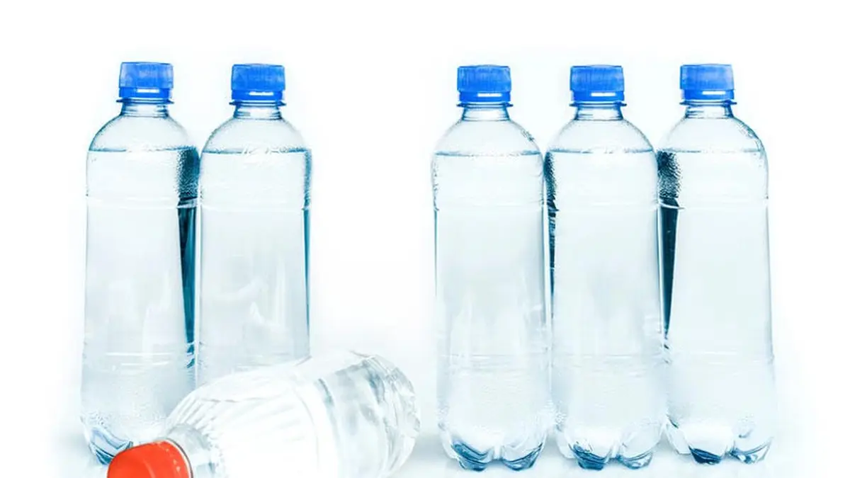 Mengapa Air Minum Kemasan di Indonesia Belum Sepenuhnya Gunakan Plastik  Daur Ulang 100 Persen? - Lifestyle