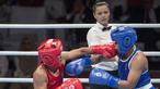 Petinju asal Indonesia Huswatun Hasanah gagal melangkah ke final setelah dikalahkan Sudaporn Seesondee asal Thailand di babak semifinal kelas ringan (57-60 kg) Asian Games 2018 di JIExpo Kemayoran Jakarta, Jumat (31/8/2018). (Bola.com/Peksi Cahyo)