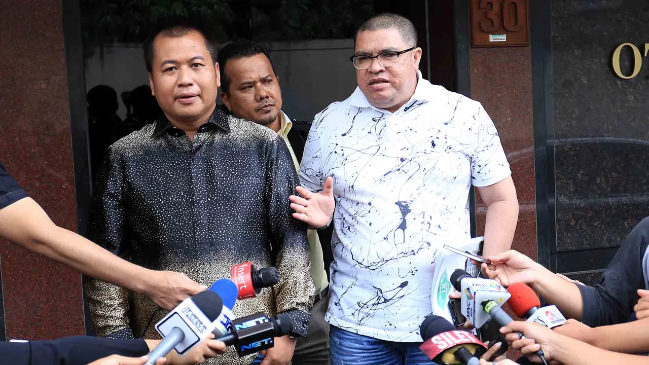 [Bintang] Razman Nasution (Kuasa Hukum Fadlan)
