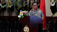 Kapolri Jenderal Tito Karnavian memberi pemaparan saat refleksi akhir Tahun 2017 di Ruang Ruppattama Mabes Polri Jakarta, Jumat (29/12). Tito juga melaporkan, Polri kini menjadi lembaga terbaik urutan ketiga yang dipercaya publik.(Liputan6.com/JohanTallo)