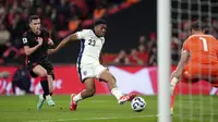 Bek muda Timnas Inggris,&nbsp;Myles Lewis-Skelly, menyumbangkan satu gol sekaligus membantu timnya menang 2-0 atas Albania pada laga perdana Grup K kualifikasi Piala Dunia 2026 zona Eropa di Stadion Wembley, London, Sabtu (22/03/2025) dini hari WIB.&nbsp;(Bradley Collyer/PA via AP)