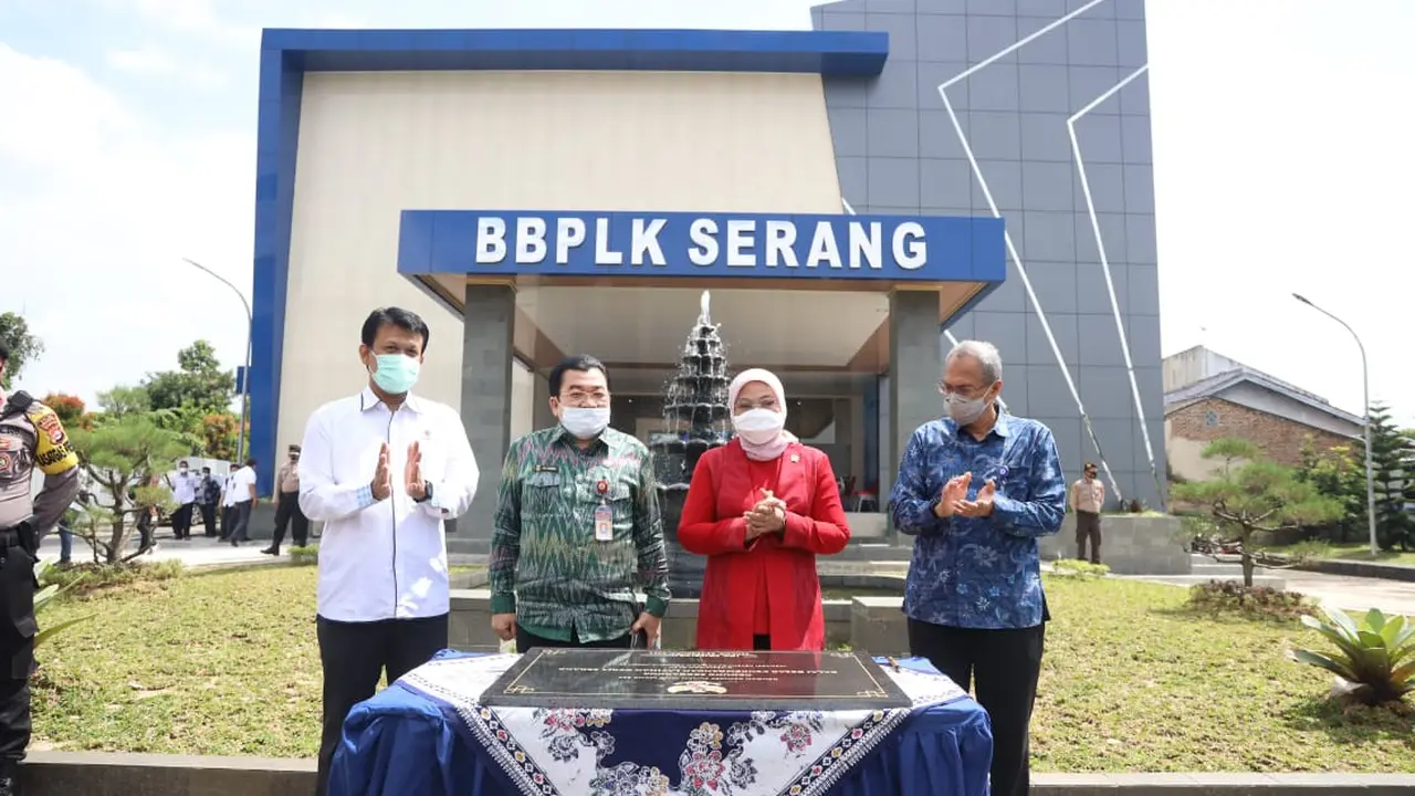 gedung serba guna Balai Besar Pengembangan Latihan Kerja (BBPLK) Serang di kota Serang, Provinsi Banten, Kamis (25/2/2021).