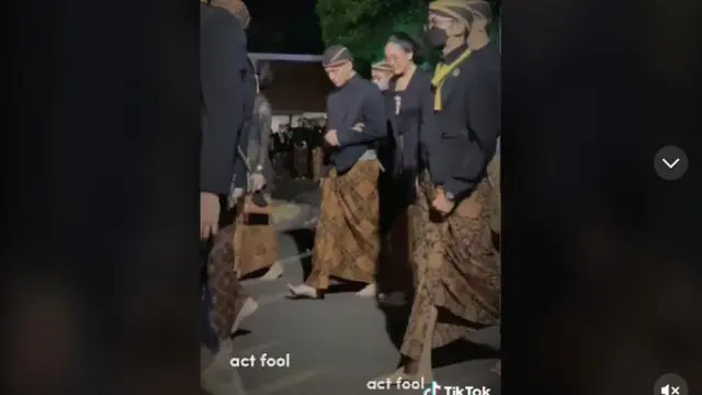 6 Potret Jefri Nichol Ikut Ritual Malam 1 Suro di Surakarta Ini Curi Perhatian