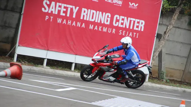 10 finalis terbaik MotoGP Street Experience RC213V-S.