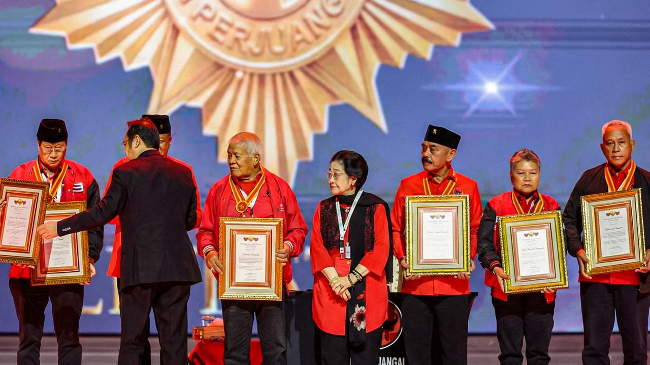 FX Rudy Terima Penghargaan Leitstar dari Megawati Soekarnoputri
