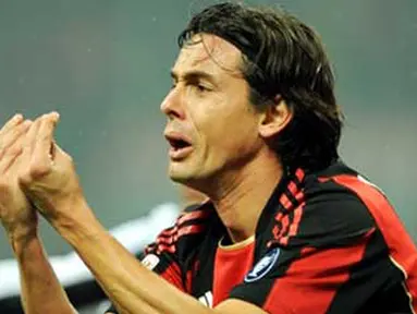 AC Milan's forward Filippo Inzaghi reacts during their Serie A football match AC Milan  vs Juventus at San Siro Stadium  in Milan on  October 30, 2010. AFP PHOTO / GIUSEPPE CACACE