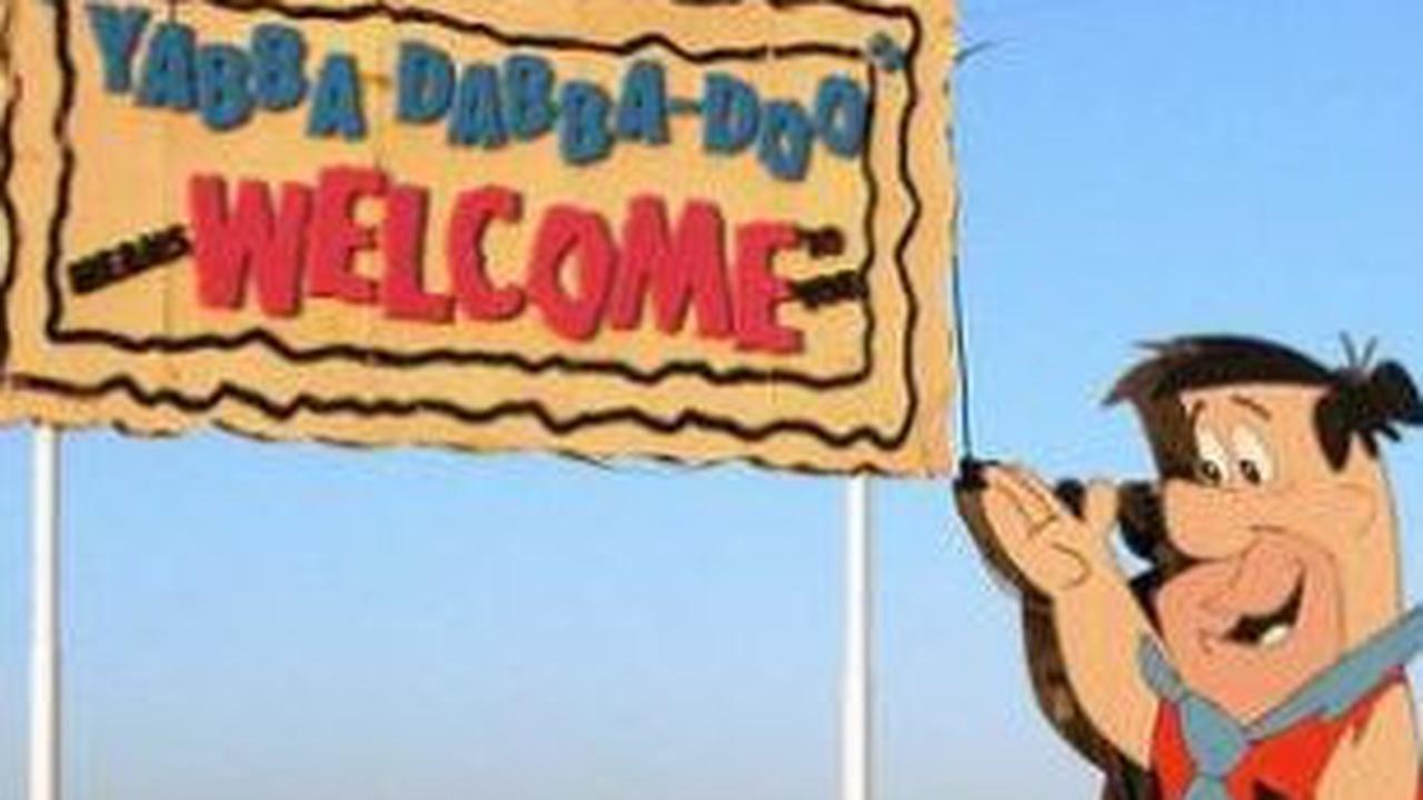 Bagi para penggemar film kartun, acara The Flintstones barangkali membuat kita berpikir apakah manusia memang hidup bersama dengan dinosaurus di masa lalu?