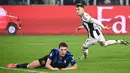 Penyerang Juventus, Francisco Conceicao (kanan) melakukan selebrasi setelah mencetak gol bagi timnya saat pertandingan pekan ke-25 Serie A Italia 2024/2025 melawan Inter Milan di Stadion Juventus di Allianz Stadium, Turin pada Minggu 16 Februari 2025 waktu setempat atau Senin 17 Februari 2025 dini hari WIB. (Isabella BONOTTO/AFP)