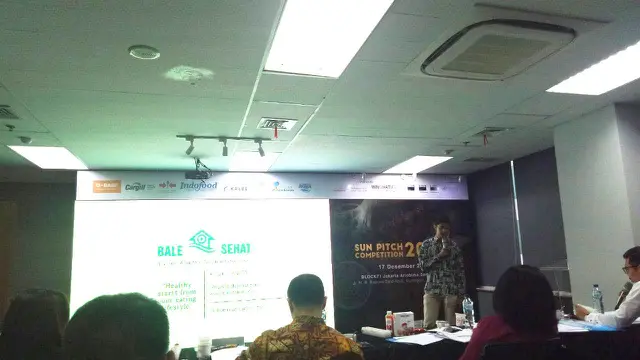 Bale Sehat mempresentasikan produknya.