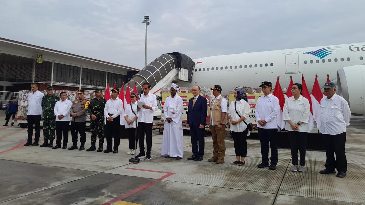 Jokowi melepas bantuan ke Palestina