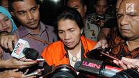 Merry Purba resmi ditetapkan tersangka dan ditahan KPK terkait suap putusan penanganan perkara dipengadilan Tipikor Medan.(merdeka.com/Dwi Narwoko)